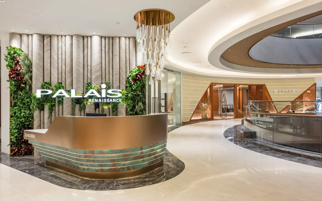 Palais Renaissance concierge and interior
